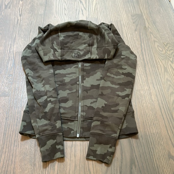 Lulu Lemon Scuba Full-Zip Hoodie- Camo Size 6 NWOT - Picture 3 of 7